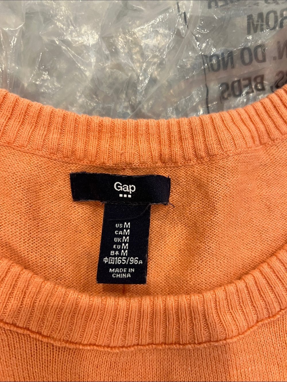 GAP Lightweight Scoop-Neck Sweater in Peach-Orange size medium. - Picture 6 of 7